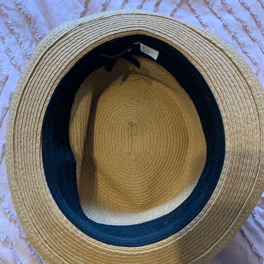 Aritzia hat - Picture 4 of 5